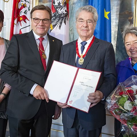 Von links LTPin Sonja Ledl-Rossmann, LH Günther Platter, Altbundespräsident Heinz Fischer mit seiner Frau Margit.