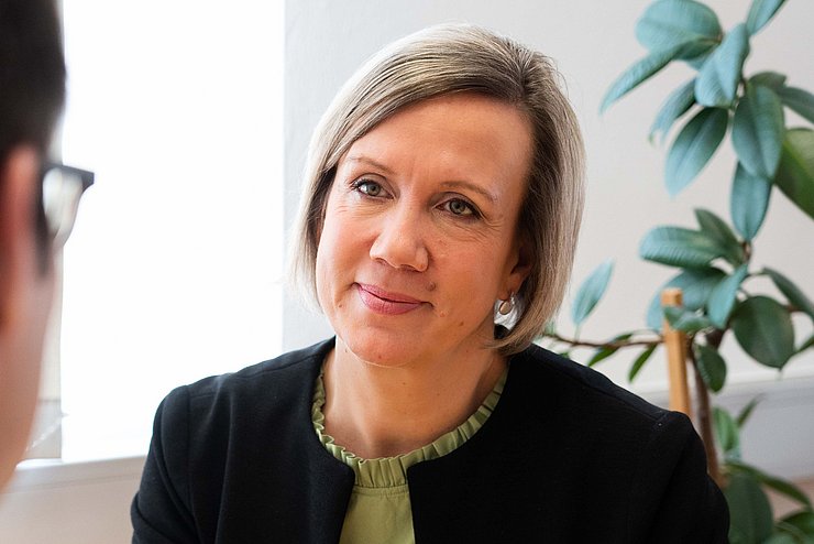 Landesvolksanwältin Doris Winkler-Hofer kommt mit ihrem Team in die Bezirke.