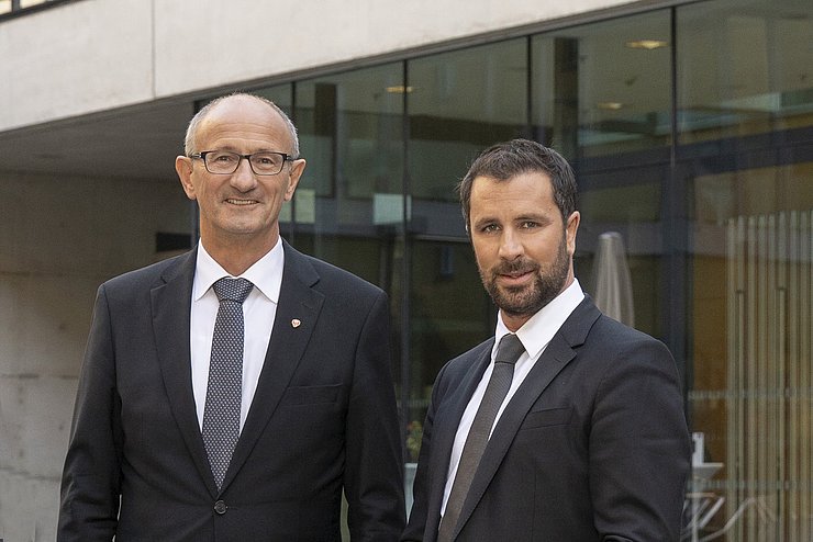 Die Tiroler Landesregierung beschloss heute ein rund 50 Millionen Euro schweres Ausschüttungspaket für die Tiroler Gemeinden - LH Anton Mattle und LHStv Georg Dornauer begrüßen dies: Mit den Mitteln können wichtige Vorhaben und Projekte in den Gemeinden umgesetzt werden. 