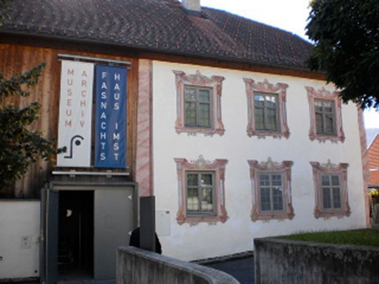 Außenansicht des "Fasnachtshauses" in "Imst"