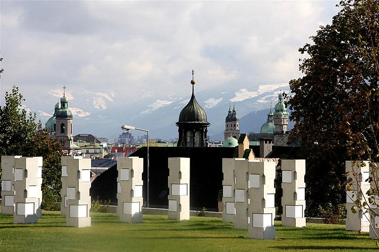 Bild 2 Neuer Urnenfriedhof mit Blick auf Innsbr