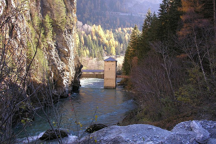 Außenansicht der "Zollburg Altfinstermünz" in Nauders