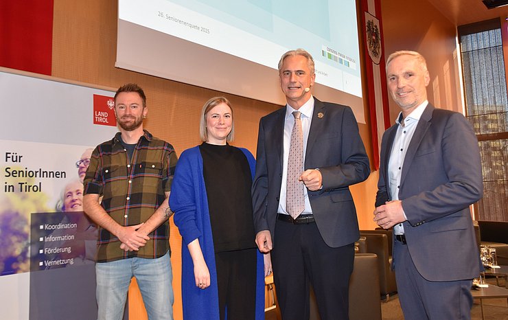 Die ExpertInnen bei der Seniorenenquete v. li. Georg Gierzinger (Psycho- und Sexualtherapeut), Stefanie Bobory (Psycho- und Sexualtherapeutin), Germar-Michael Pinggera (Oberarzt Klinik Innsbruck, Vorstand Arbeitskreis Andrologie und sexuelle Funktionsstörung der Österreichischen Gesellschaft für Urologie und Andrologie) und Gerhard Müller (Universitätsprofessor und Vorstand Departement für Pflegewissenschaft und Gerontologie Private Universität für Gesundheitswissenschaften und -technologie GmbH/UMIT Tirol).