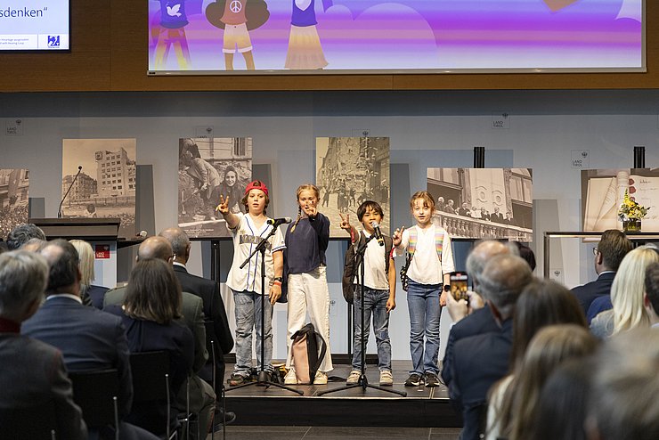 Beim Symposium präsentierten SchülerInnen von Anerkannten Europäischen Schulen in Tirol unter anderem ihr europaweites „Peacebuilding“-Projekt.