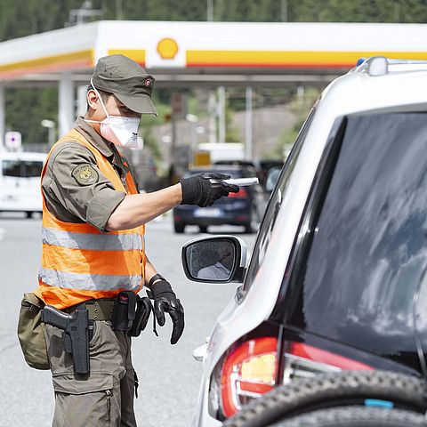 Seit heute, 14 Uhr, haben verstärkte gesundheitspolizeiliche Kontrollen im Grenzbereich Brenner begonnen.