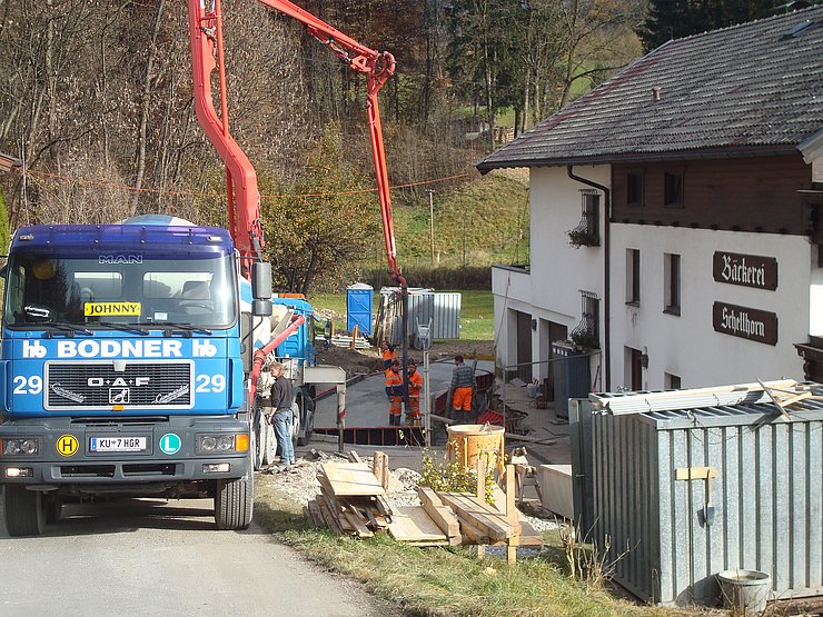 Betonieren des aufgehenden Mauerwerks