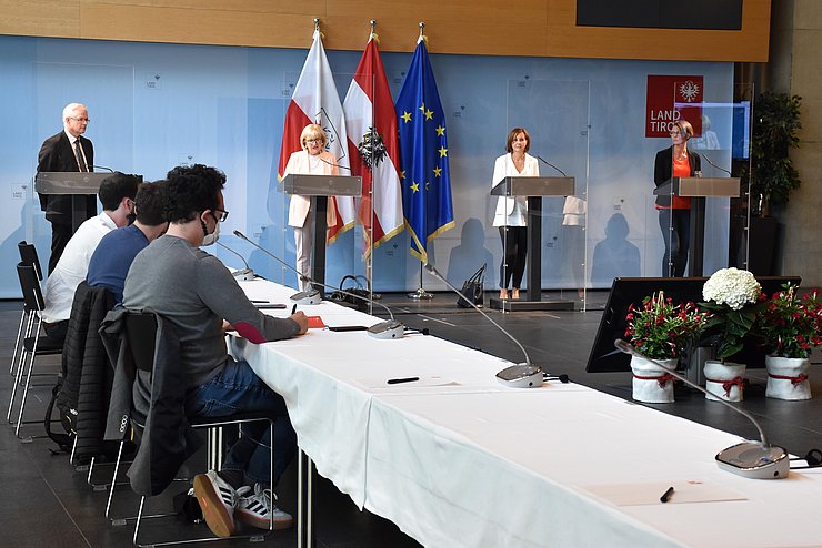 Die Pressekonferenz zu Schulöffnung und Schulsozialarbeit verlief unter Einhaltung der entsprechenden Schutz- und Hygienemaßnahmen. 