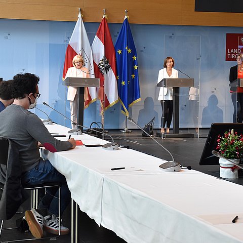 Die Pressekonferenz zu Schulöffnung und Schulsozialarbeit verlief unter Einhaltung der entsprechenden Schutz- und Hygienemaßnahmen. 