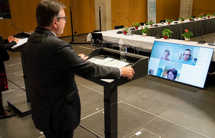 Landeshauptmann Günther Platter bei der virtuellen Landespressekonferenz. 