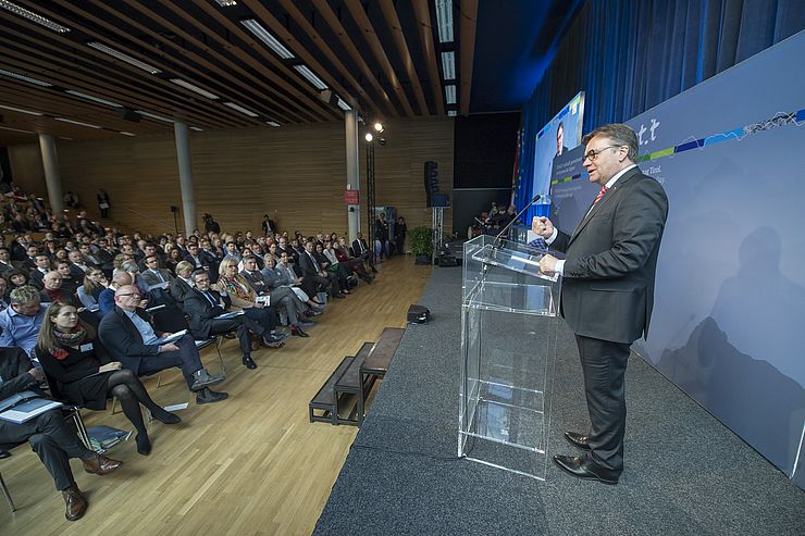 In seiner Key-Note-Speech betonte LH Günther Platter die Notwendigkeit der Zusammenarbeit zwischen den Regionen.