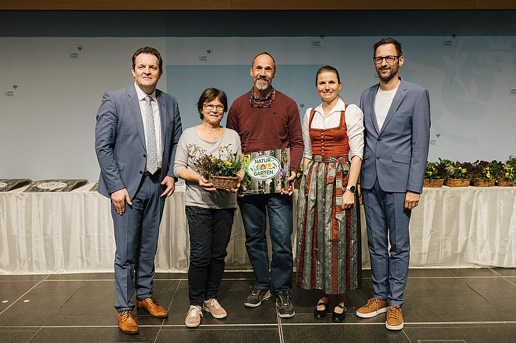 Die Ausgezeichneten aus dem Bezirk Lienz sind zu sehen.