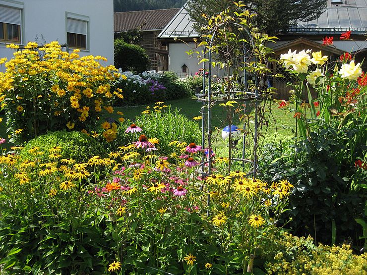 Naturnah gepflegte Gärten werden mit der „Natur im Garten“-Plakette des Tiroler Bildungsforums ausgezeichnet. 