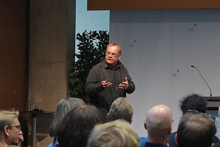 © Land Tirol/Reiter Am Redepult