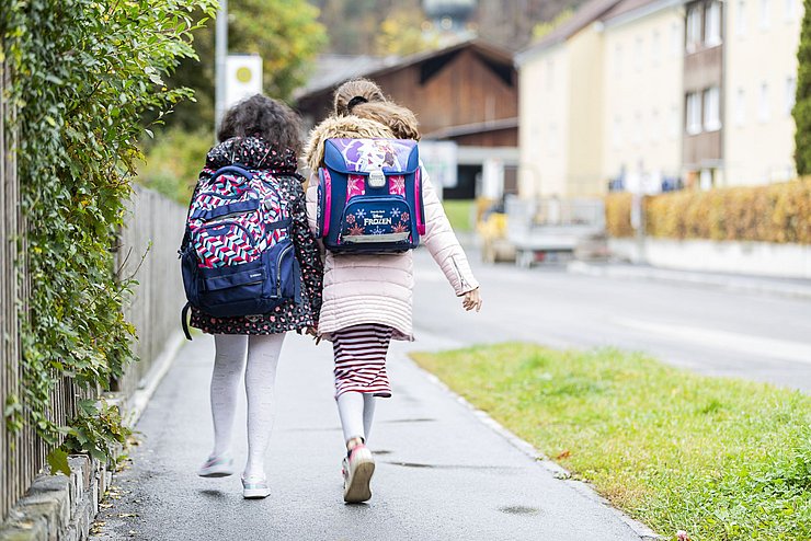 KEM Energiebündel Imst: Die Aktion "Schulweg ist Fußweg" in Imst wurde als vorbildliches Mobilitätsprojekt ausgezeichnet.