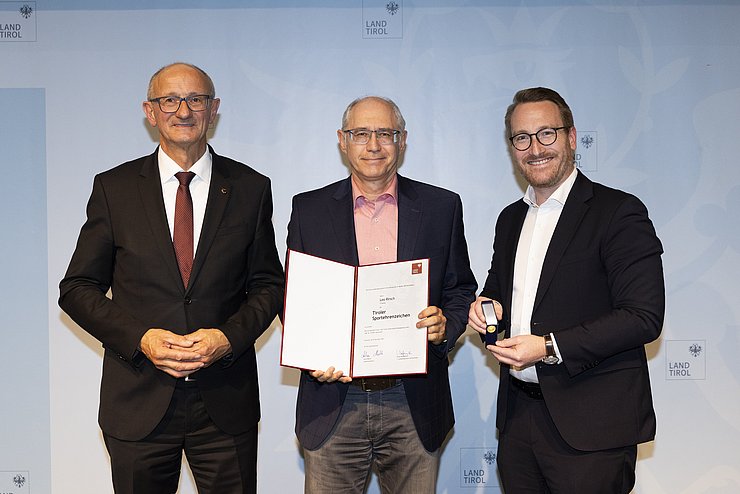 © Land Tirol/W9 Mario Webhofer v.l.n.r.: LH Anton Mattle, Leo Rirsch, 1.LH-Stv. Philip Wohlgemuth