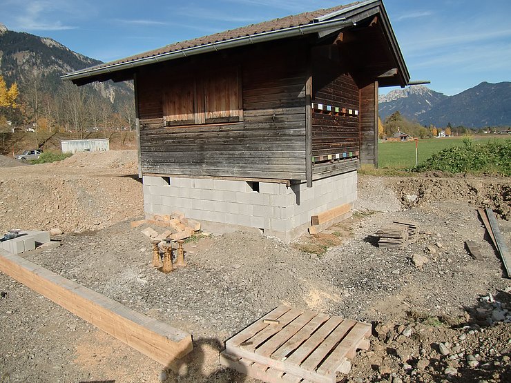 Anhebung Bienenhaus