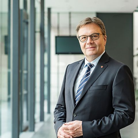 LH Günther Platter: „Das Know-how und die Verlässlichkeit unserer Lawinenkommissionsmitglieder sind einzigartig." 