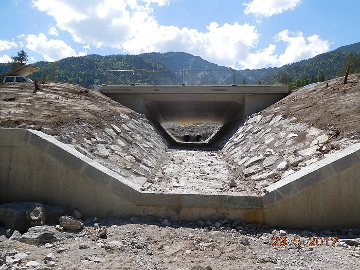 Grundschwelle, Gerinne und Brücke, Blickrichtung nach Westen