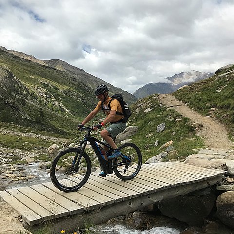 Mountainbiker auf Trail