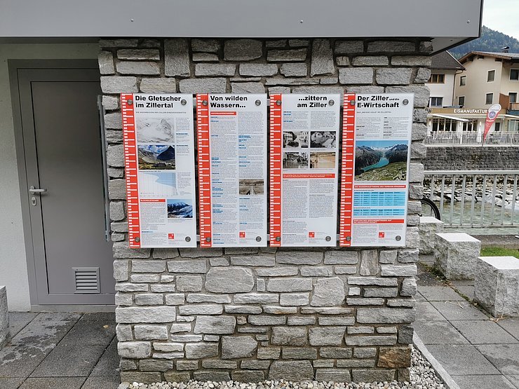 Pegelschautafeln am Pegel Zell am Ziller