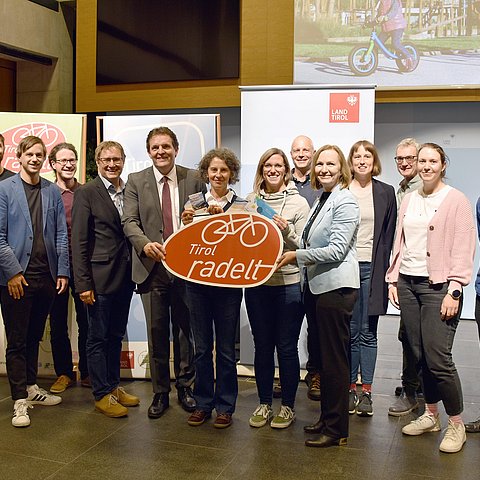 Gruppenfoto der TeilnehmerInnen von Tirol radelt