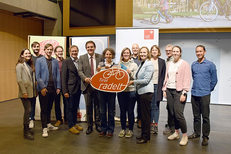 Gruppenfoto der TeilnehmerInnen von Tirol radelt