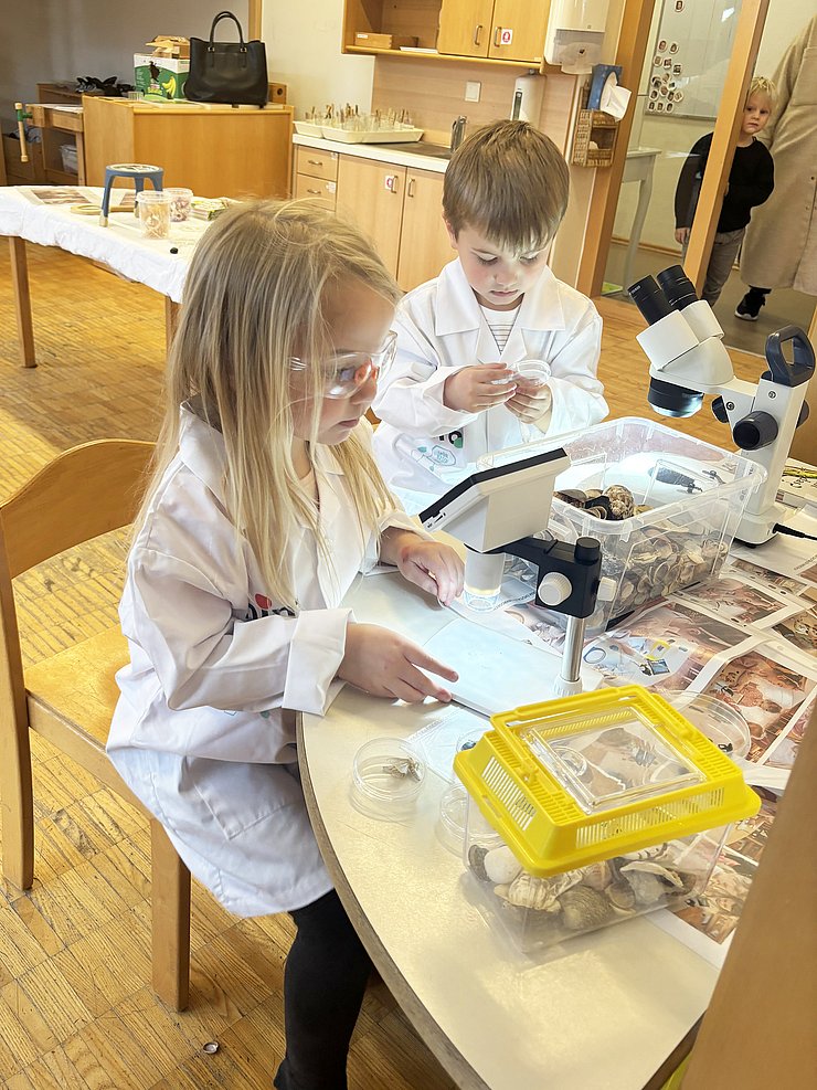 Für Tiroler Kindergärten sind aktuell sieben Spürnasenecken ausgeschrieben, die bei den Kleinsten spielerische Begeisterung für MINT-Fächer wecken sollen. 