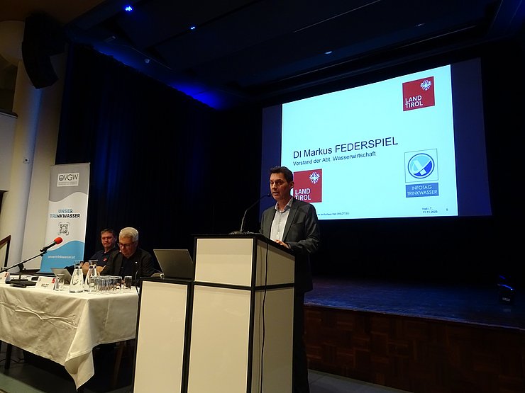 © Land Tirol/Marx DI Markus Federspiel am Rednerpult