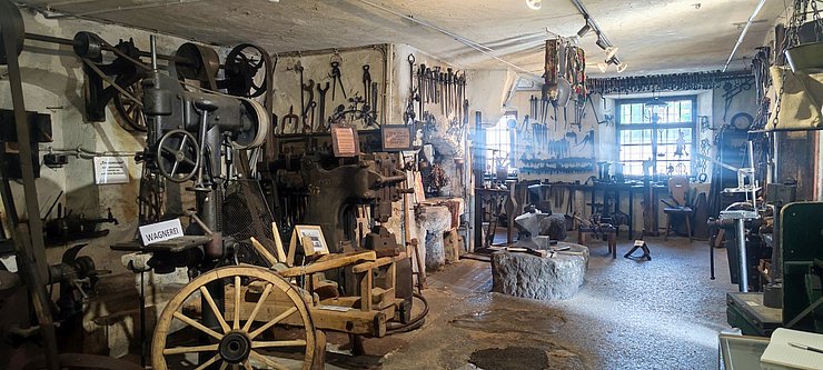 Innenansicht des Heimatmuseums "zur Alten Schmiede" in Niederndorf.