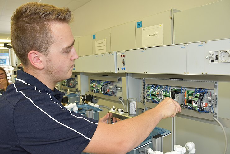 September: Markus Wörz (Mieming)  Elektrotechniker (Elektro- und Gebäudetechnik, Gebäudeleittechnik) bei Elektroinstallationen Wörz GmbH in Mieming. Markus ist Mitglied der Freiwilligen Feuerwehr und Landjugend Mieming, des Vereins Taekwondo Mieming, der Hexen-Bären-Gruppe und Ausschussmitglied des Tuiflvereins. 