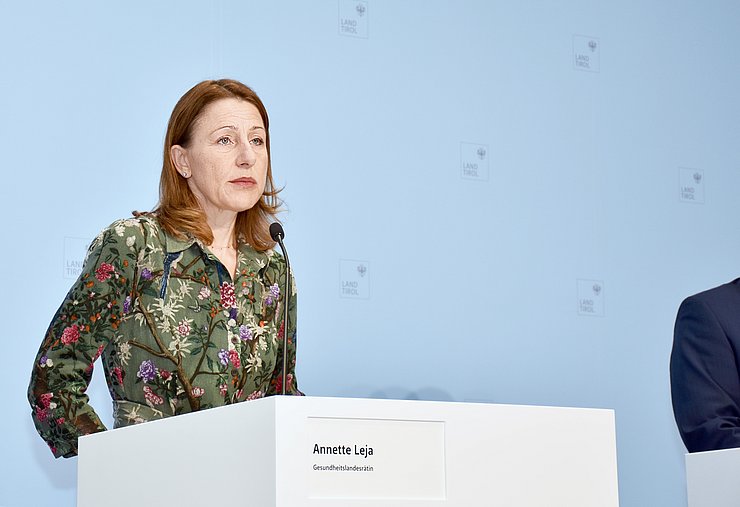 LRin Annette Leja bei der Pressekonferenz