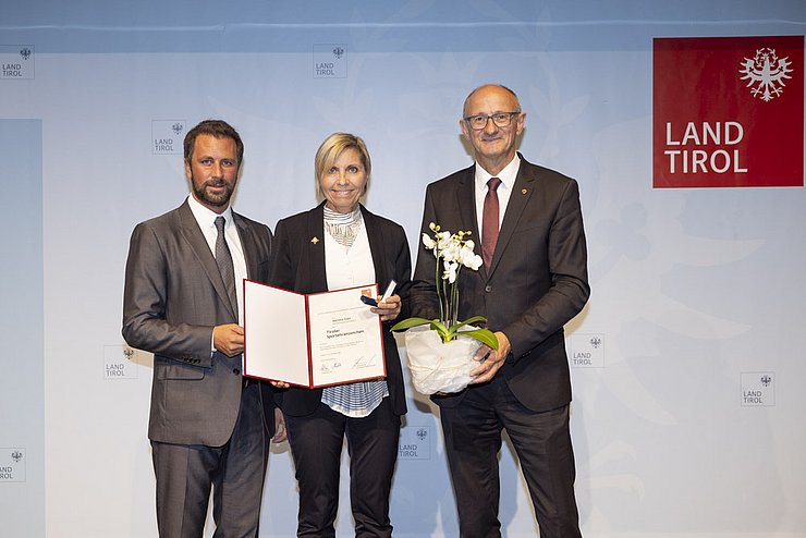 © Land Tirol / Mario Webhofer v.l.n.r. 1. LHStv. Georg Dornauer, Martina Eder, LH Anton Mattle