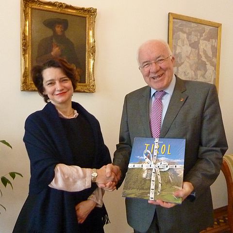 LTP Herwig van Staa mit der slowenischen Botschafterin Ksenija Skrilec