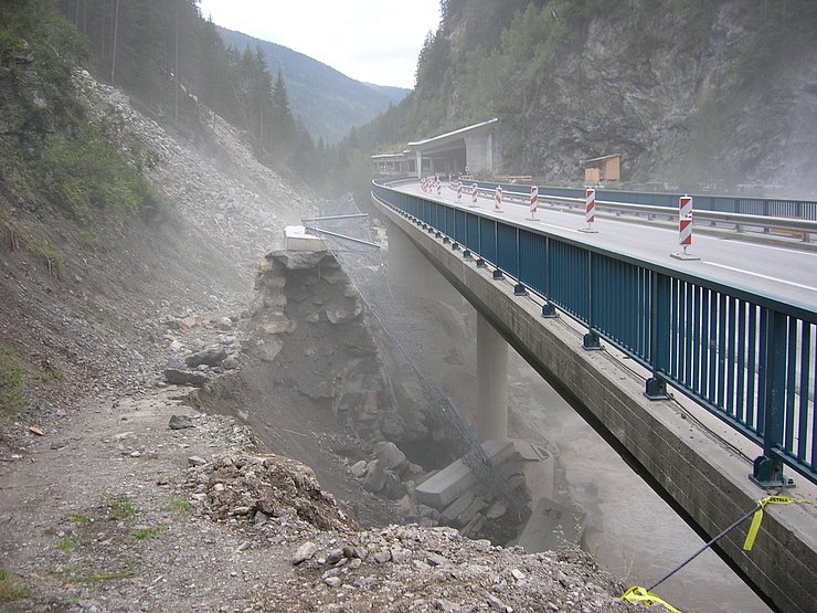 Felssturz Gfällbrücke 2005, Paznauntal