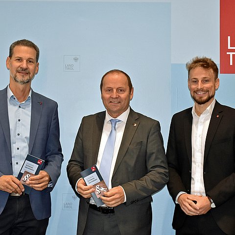 Edgar Gmeiner, LHStv Josef Geisler und Roman Schöggl.