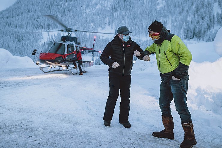 LH Günther Platter flog heute, Montag, nach Osttirol, um sich selbst ein Bild der aktuellen Situation zu machen - im Bild mit Bürgermeister von Prägraten am Großvenediger Anton Steiner.