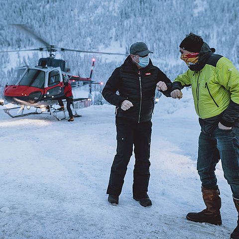 LH Günther Platter flog heute, Montag, nach Osttirol, um sich selbst ein Bild der aktuellen Situation zu machen - im Bild mit Bürgermeister von Prägraten am Großvenediger Anton Steiner.