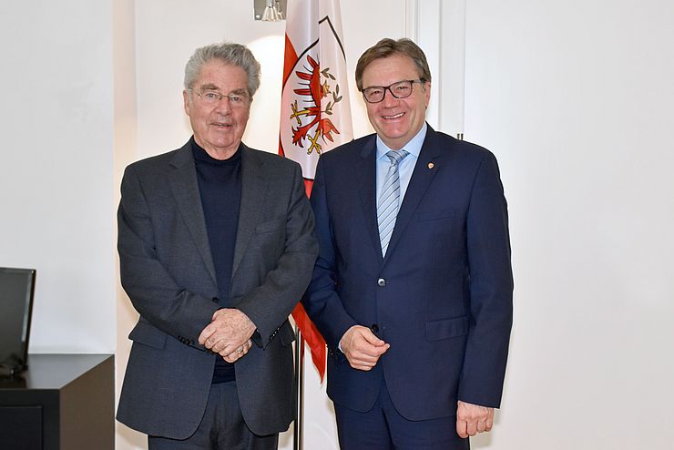 Bundespräsident a.D. Heinz Fischer und LH Günther Platter tauschten sich zum Gedenkjahr 2018 aus.