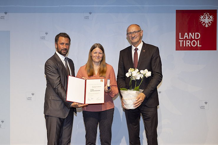© Land Tirol / Mario Webhofer v.l.n.r. 1. LHStv. Georg Dornauer, Eva Sponring, LH Anton Mattle