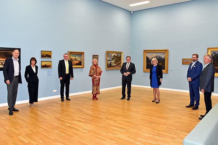 Bei der Pressekonferenz wurden die Umbaumaßnahmen im Ferdinandeum vorgestellt. V.l.: Franz Pegger und Barbara Psenner, beide Verein Landesmuseum Ferdinandeum, LR Johannes Tratter, Aufsichtsratsvorsitzende Elisabeth Gürtler, LH Günther Platter, LRin Beate Palfrader, Michael Zechmann und Hubert Haider, beide Tiroler Landesmuseen. 
