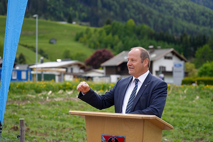 Geisler am Rednerpult