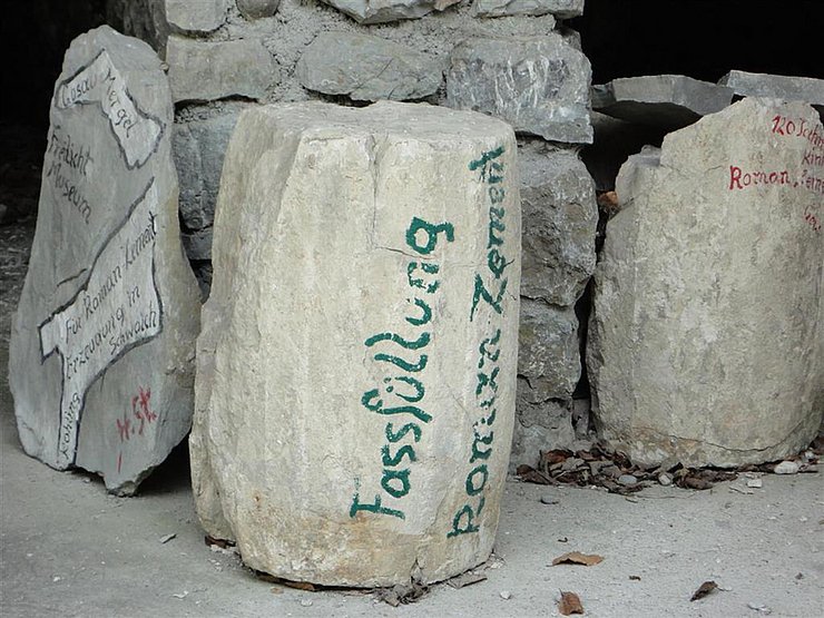 Details im "Freiluft-Zementmuseum"