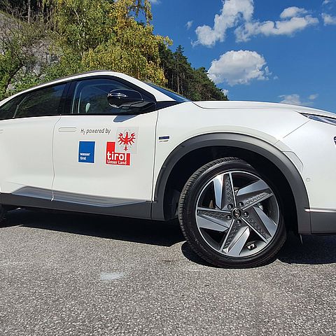 Mit einem Wasserstoff-Auto der neuen Generation sollen die TirolerInnen eine neue Form der Mobilität erfahren können. 