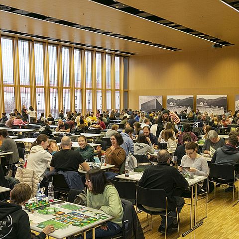 Tausende BesucherInnen werden auch heuer wieder auf der Familienfreizeit- und Spielemesse des Landes Tirol in der Messe Innsbruck erwartet.