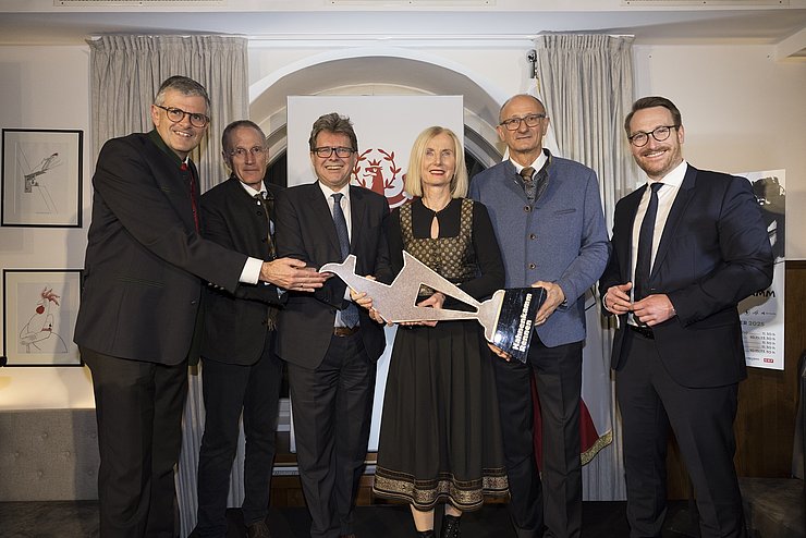 (v.li). Bgm Klaus Winkler, K.S.C.-Präsident Michael Huber, BM Martin Polaschek, ÖSV-Präsidentin Roswitha Stadlober, LH Anton Mattle und Sportreferent LHStv Philip Wohlgemuth. 