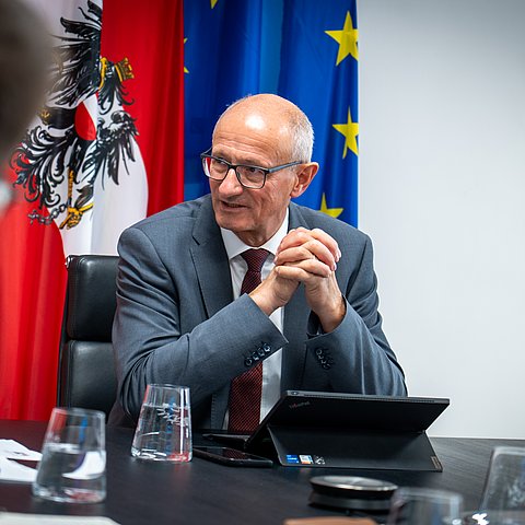 � Land Tirol/Neuner Untersuchungskommission „Tiroler Sprit-Aufschlag“ startet
