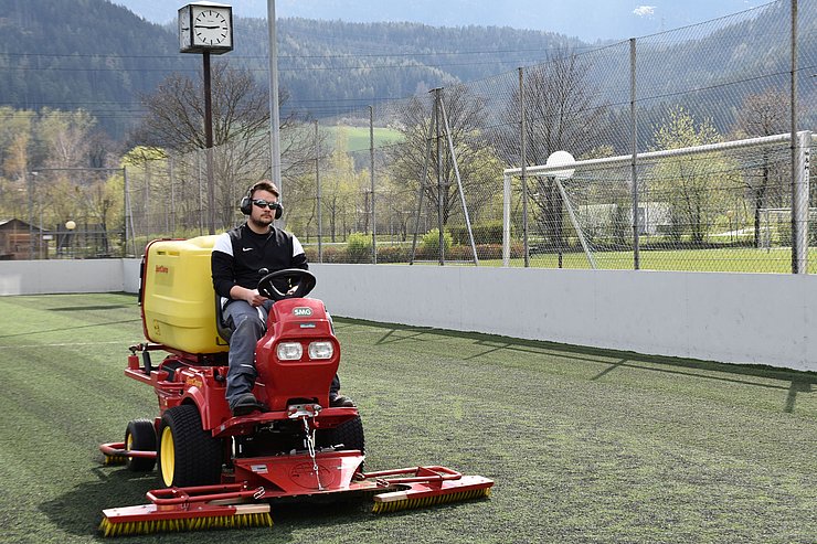 April: Patrick Ruez (Innsbruck) Sportadministrator an der Leopold-Franzens-Universität am Universitäts-Sportinstitut Innsbruck. Patrick ist Mitglied der U18-Fußballmannschaft der SV Reichenau und bereits Kindertrainer. Seine Hobbies sind Volleyball, Flag Football, Skifahren und Klettern.