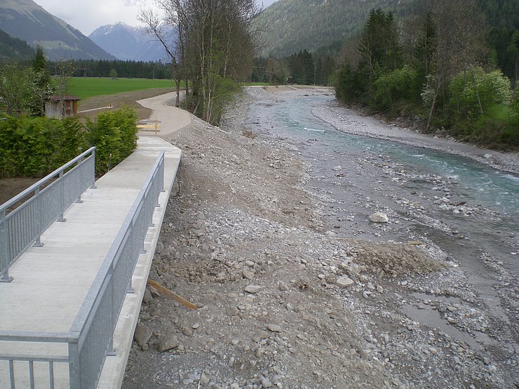 Linkes Ufer mit neuem Weg