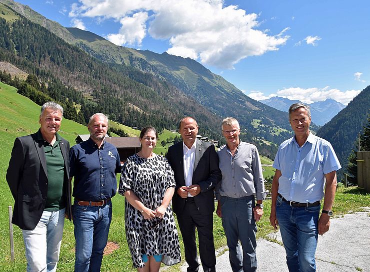 Gruppenfoto bei der Pressekonferenz in Osttirol