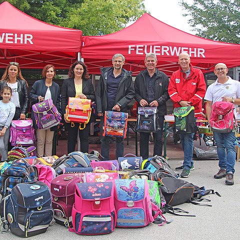 Gruppenbild von VertreterInnen der Unterstützerorganisationen